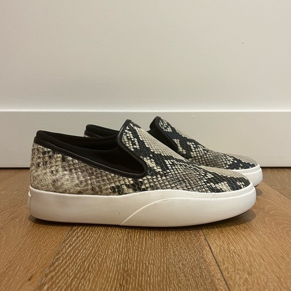 Via Spiga Yvonne snake skin sneaker NIB W/dust bag - Picture 1 of 13